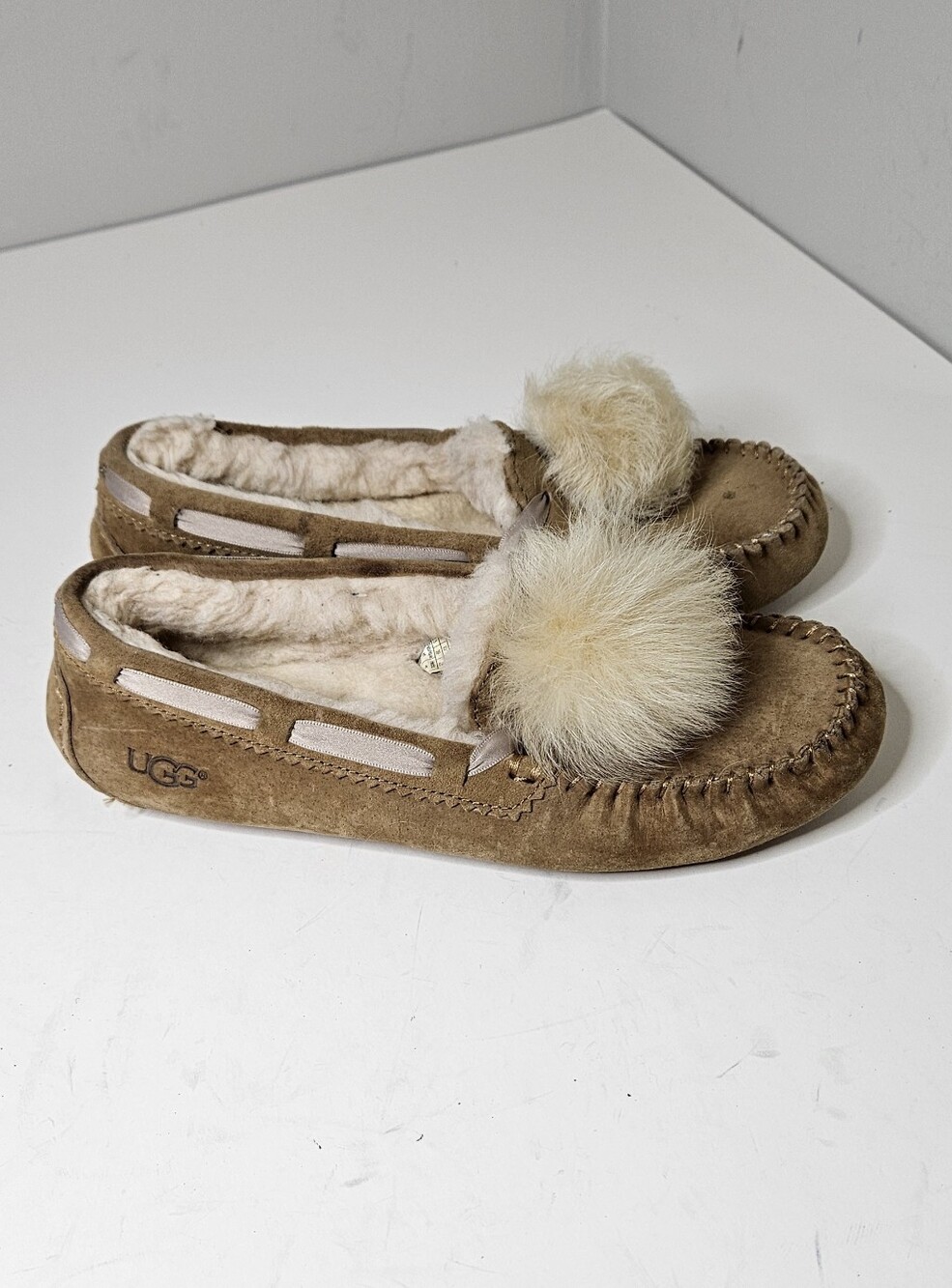 UGG Women's Dakota Slippers Pom Pom Shearling Suede Exterior Women's 8
